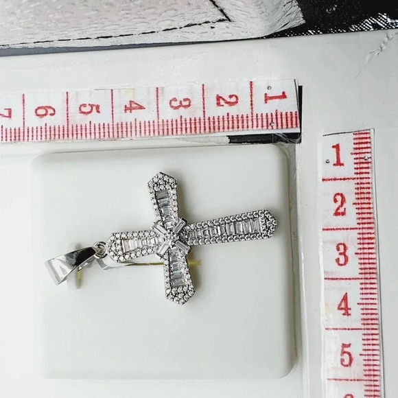 "925 Sterling Silver Plated CZ Pendant, INUS1BR195 - Picture 5 of 9